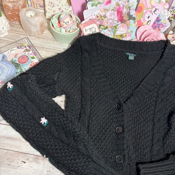 Wild Fable Black Cable Knit Cropped Cardigan Sweater Floral Embroidered Size XS - Picture 5 of 8